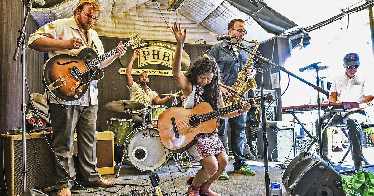 Band Aireene & The Itch performing on a sunlit stage