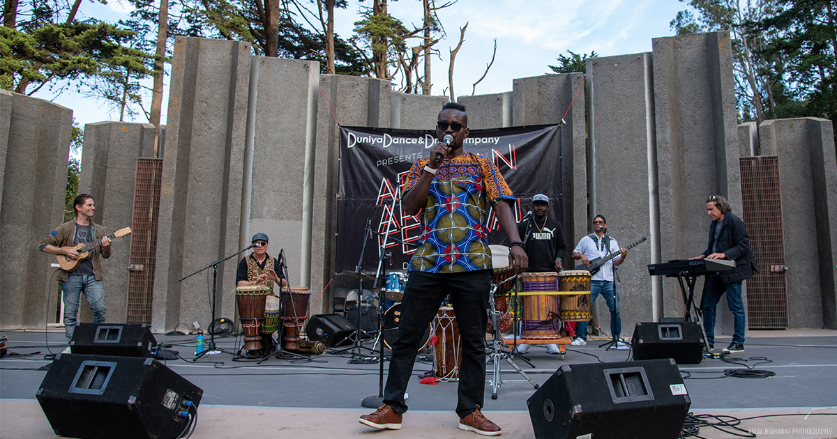 Bongo Sidibe & the TonTons playing music on stage.